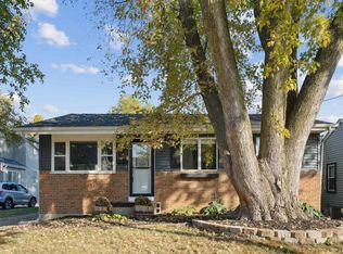 2340 Oak St, Bettendorf, IA 52722
