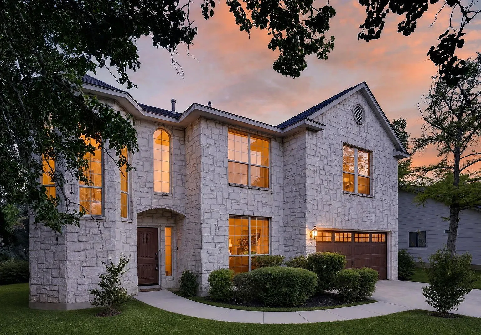 4 bed, 2.5 bath, 2425 sqft, $2,950 — Photo 1