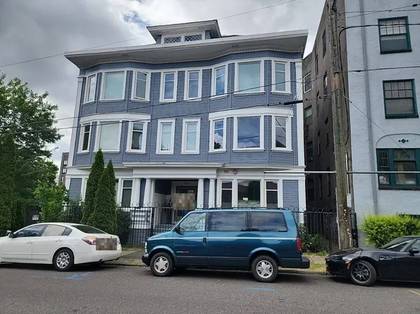 1714 NW Couch St APT 1, Portland, OR 97209