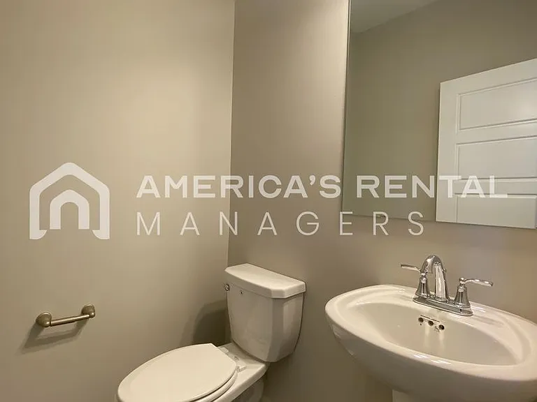 7940 Saint James Dr — Photo 30