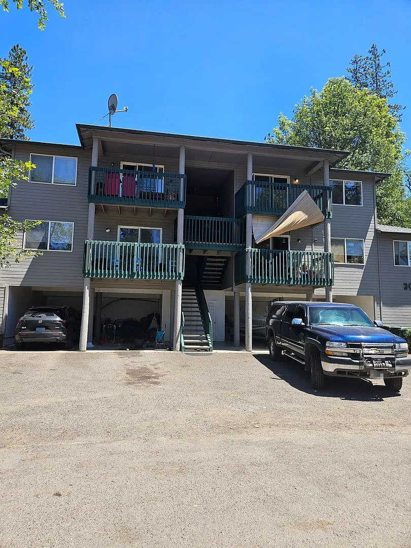 2107001 — Photo 1