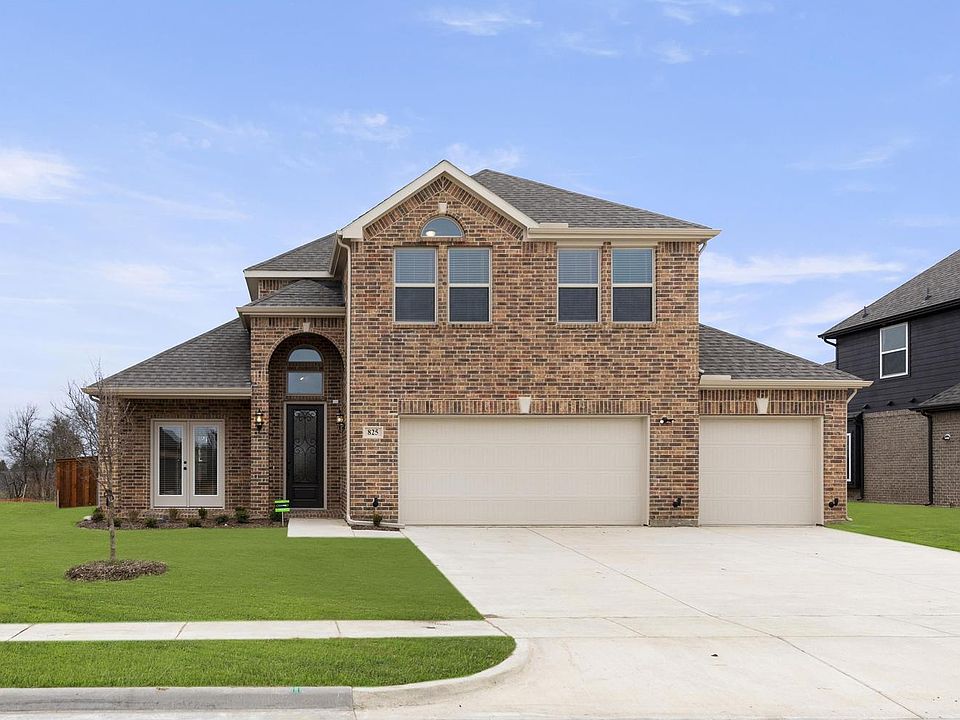 1st image of 825 Blue Heron Dr