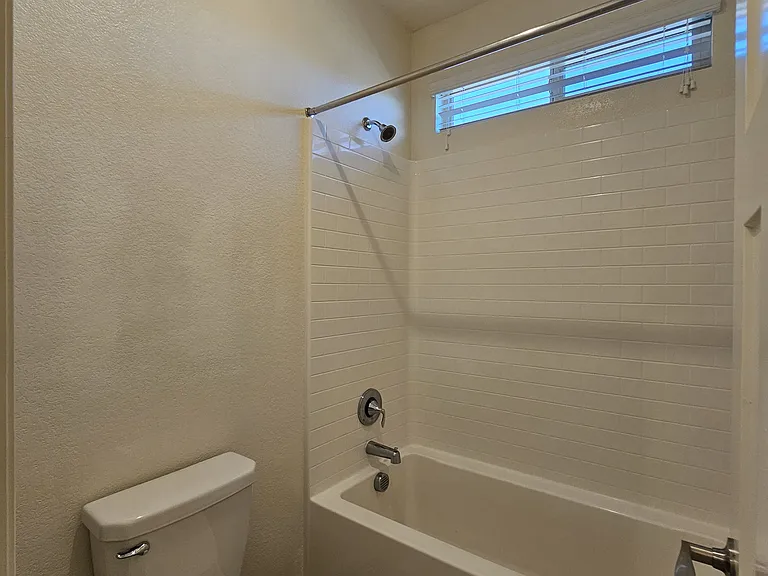 8013 Avanti Dr — Photo 33