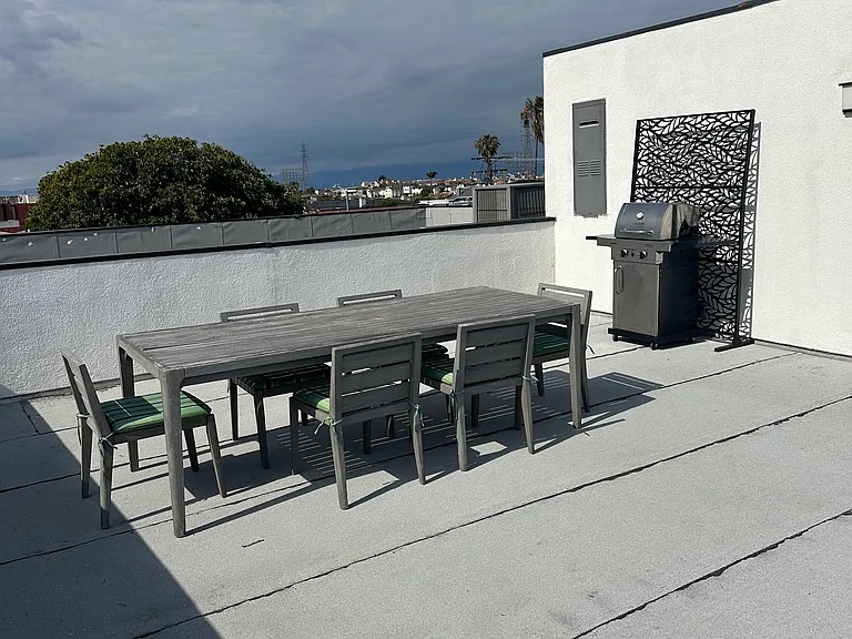 2321 Vanderbilt Ln #B — Photo 17