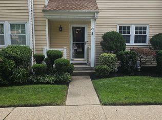 22 Chase Cmns, Yaphank, NY 11980