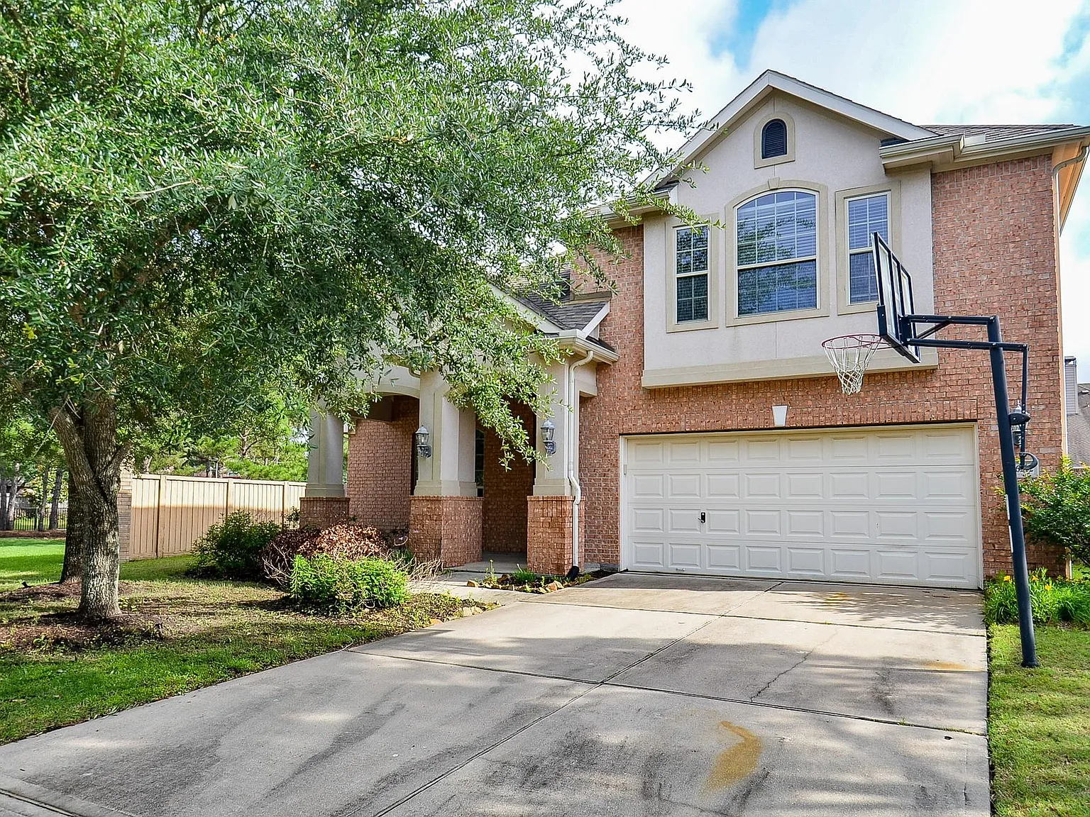 4 bed, 3.5 bath, 2802 sqft, $2,750 — Photo 2