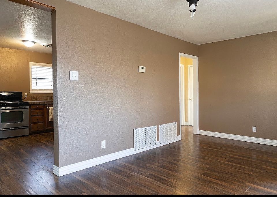 1st image of 2926 Featherston Ave
