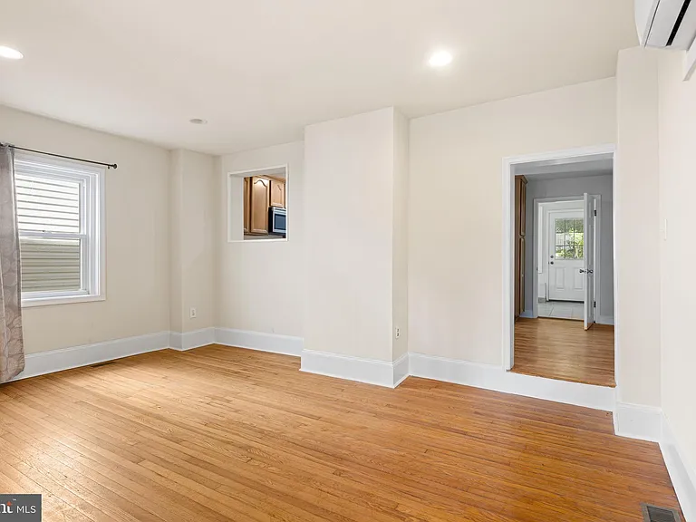 146 W 1st Ave — Photo 4