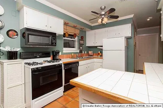 364 Highland Park Dr — Photo 2