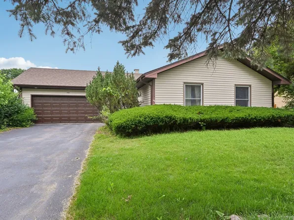 5420 W Sherman Dr, McHenry, IL 60050