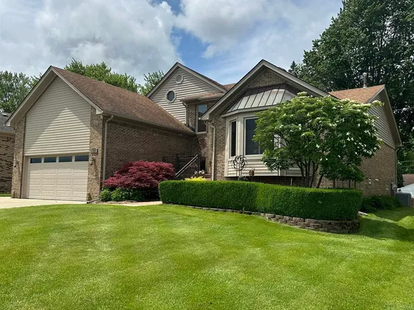 39343 Rivercrest Ave, Harrison Township, MI 48045