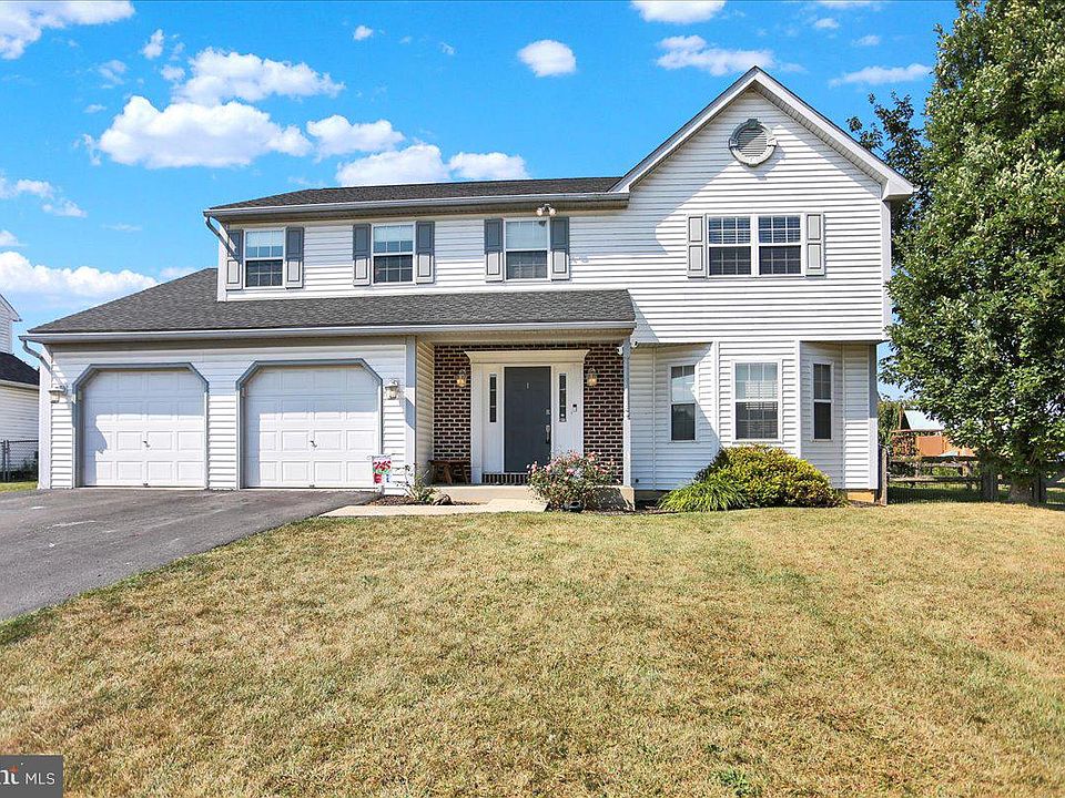 1st image of 1 Fieldcrest Ct