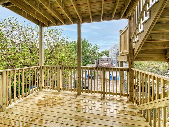 4th image of 824 N Maplewood Ave #1
