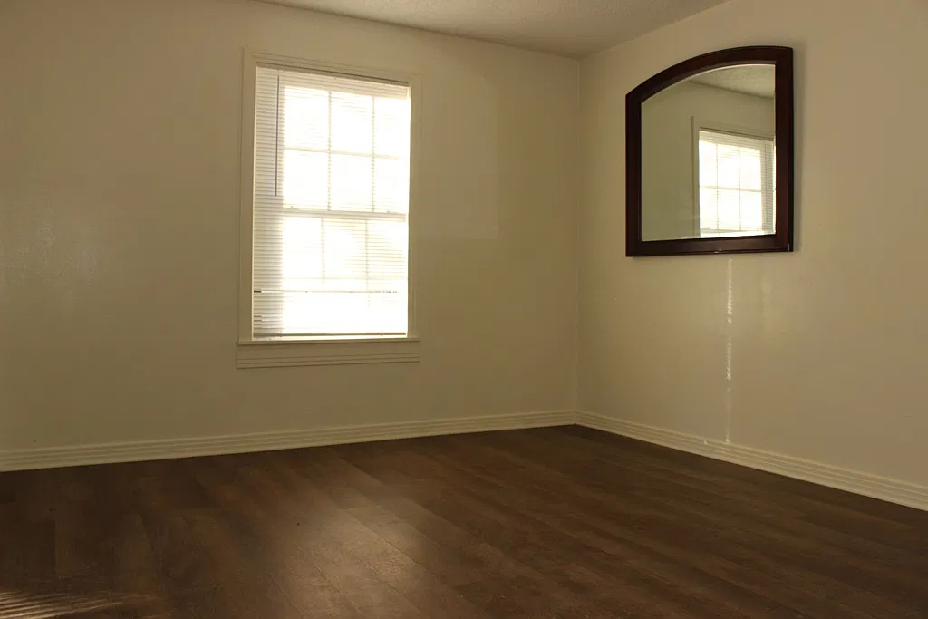 Charming 2BR Home with Fenced Yard in Kilgore — Photo 4
