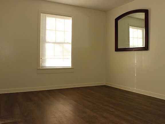 4th image of 809 Beckley St #H