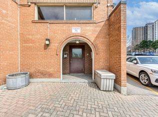 10 Leith Hill Rd #4, Toronto, ON M2J 1Z2