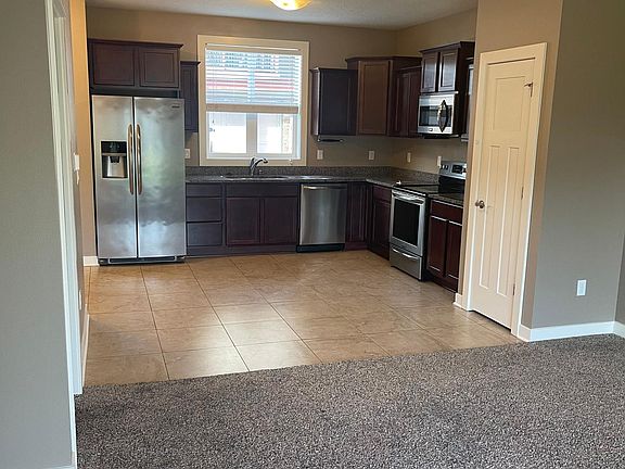 2nd image of 207 NE Chalet Ln