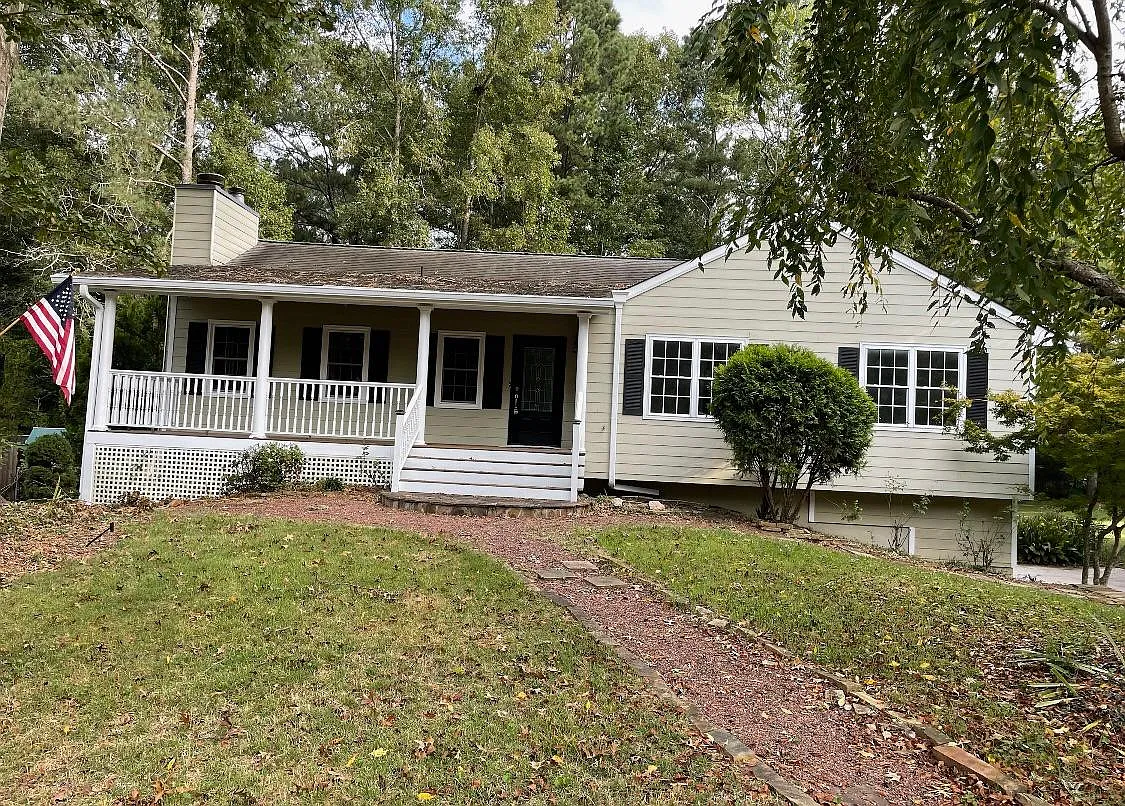 1081 Colony Dr — Photo 3