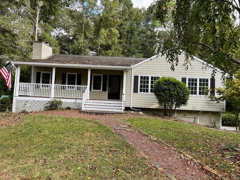 1081 Colony Dr — Photo 3