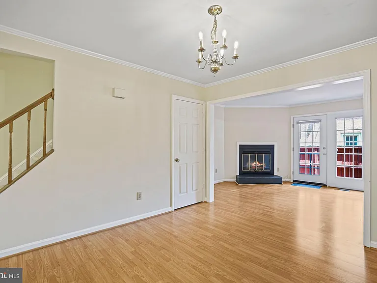 1141 N Vernon St — Photo 13