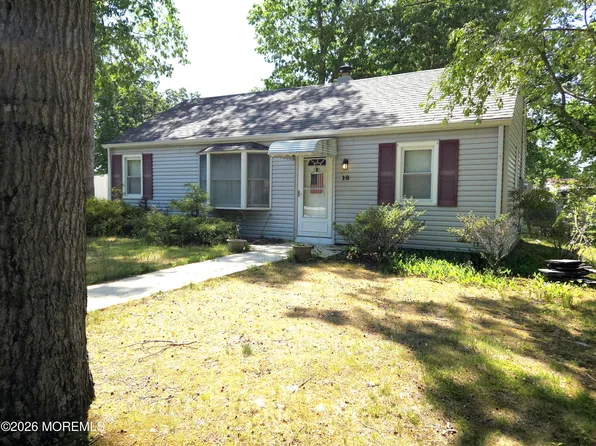 10 Woodland Drive, Howell, NJ 07731