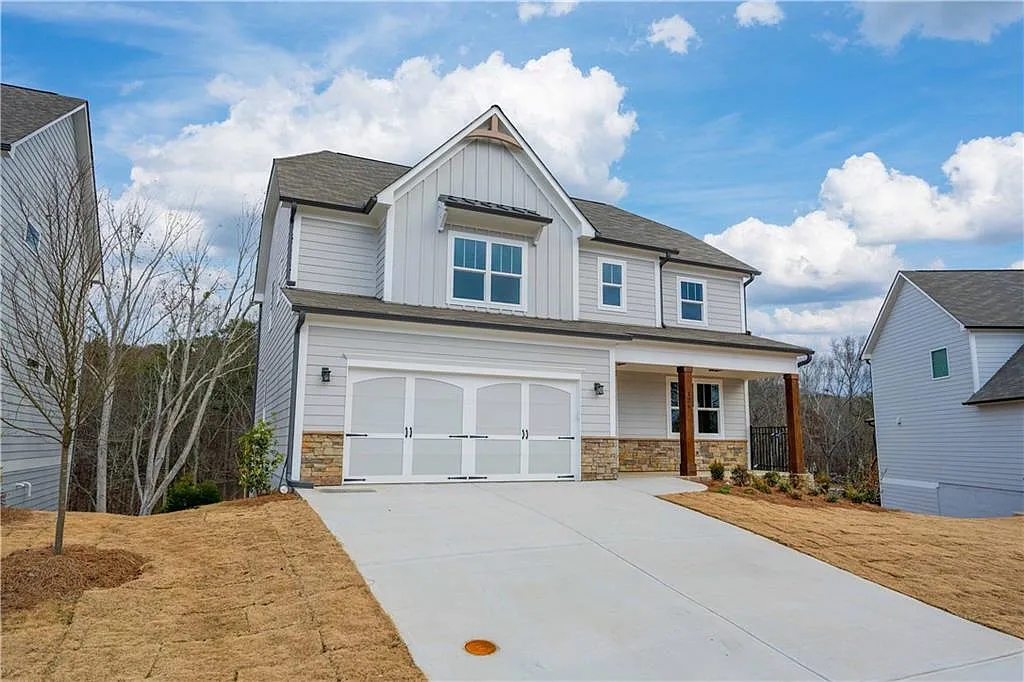 6 bed, 4.0 bath, 4867 sqft, $4,900 — Photo 2