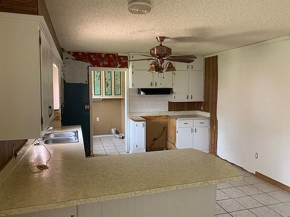 4th image of 202 Crescent Dr