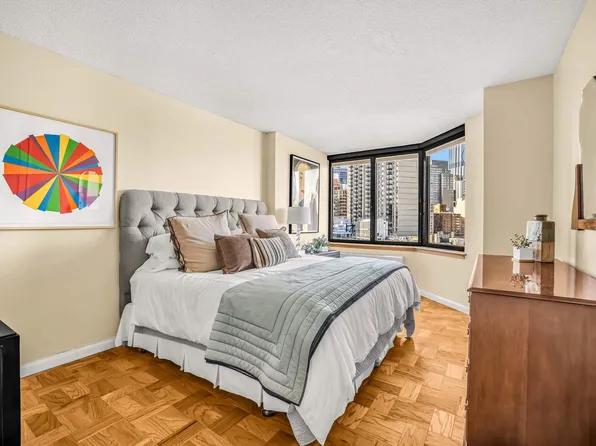 415 East 37th Street image 4 of 13