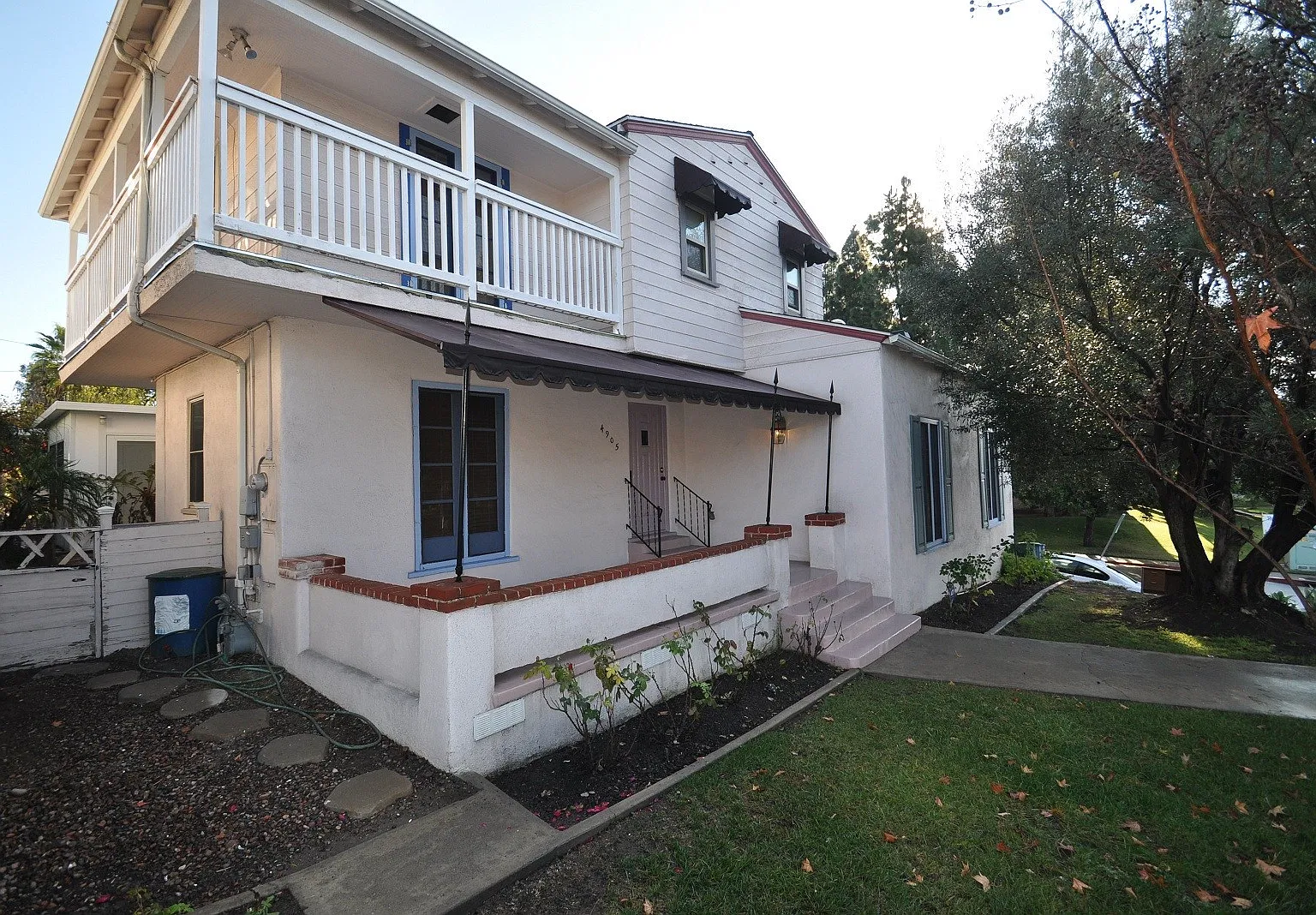 Large 6 Rooms/2BA on College! — Photo 1