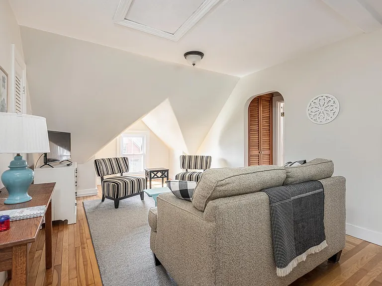 80 Roberts St #3 — Photo 4