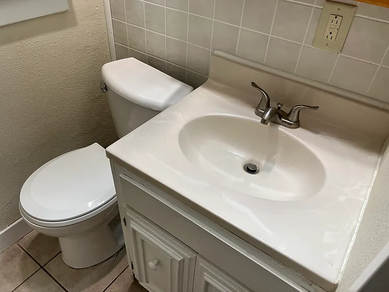 918 Robinson St — Photo 13