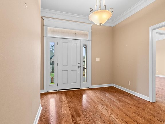 4th image of 42 Bristol Ct