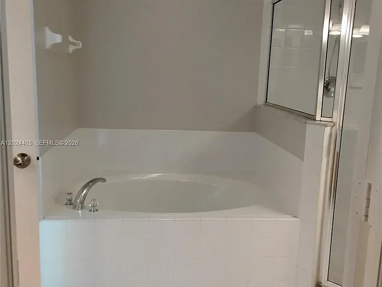 1001 SW Estaugh Ave — Photo 2