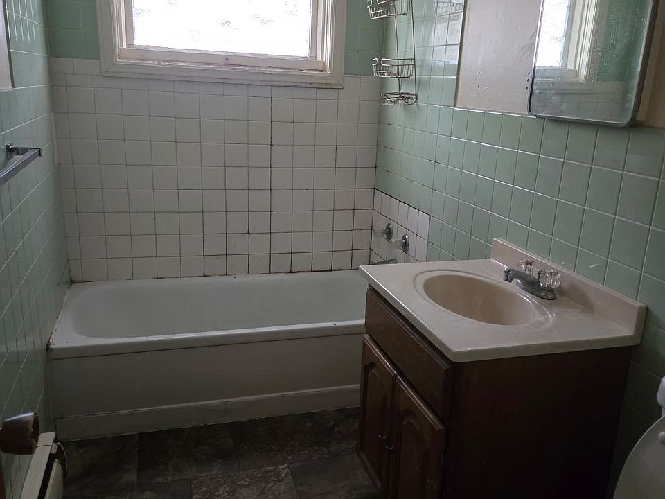 2nd image of 1301 Maple St APT 11