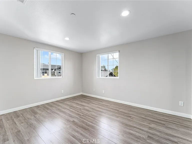435 Cerritos Ave — Photo 24
