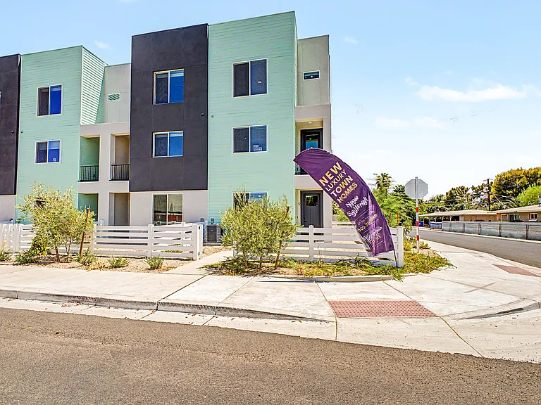 2601 E Clarendon Ave #9 — Photo 35