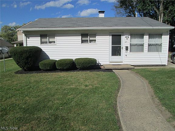 4th image of 821 Lorain St