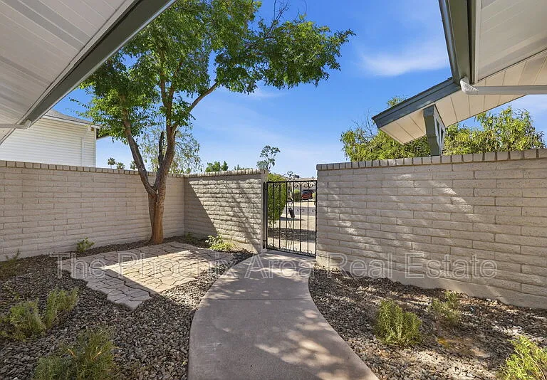 447 E Carson Dr — Photo 7