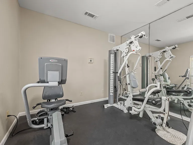 Chaparral Apartments — Photo 8