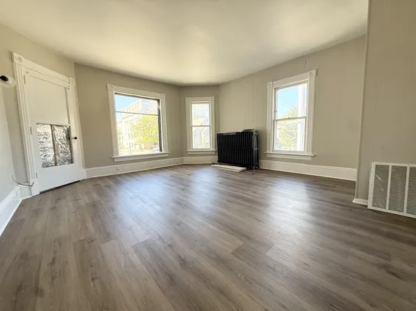 221-223 North Pinckney Street - 221 Upper, 221 N Pinckney St, Madison, WI 53703