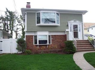 14 Galloway Ave, Staten Island, NY 10302