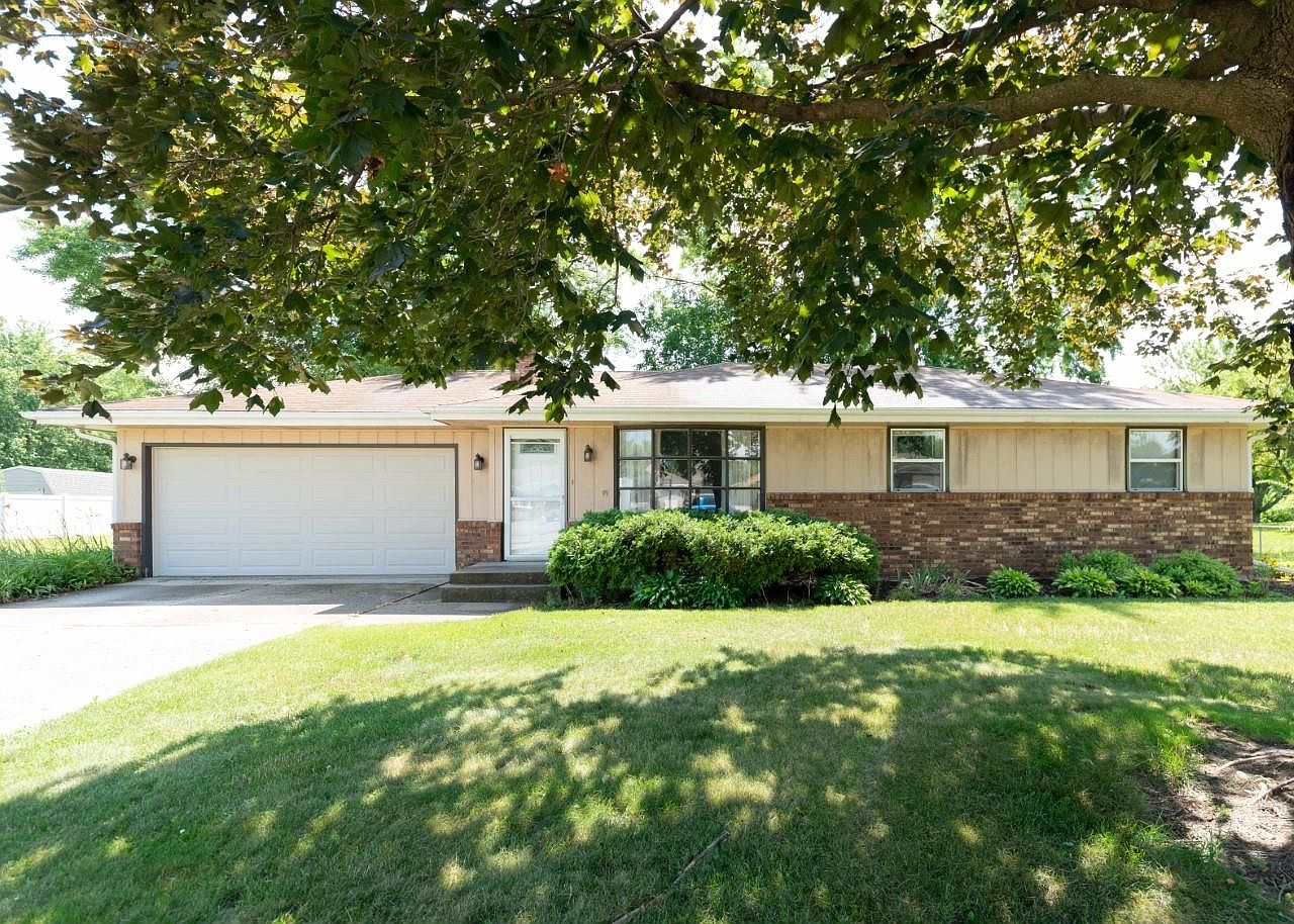 11869 Wagon Ln, Roscoe, IL 61073 Zillow