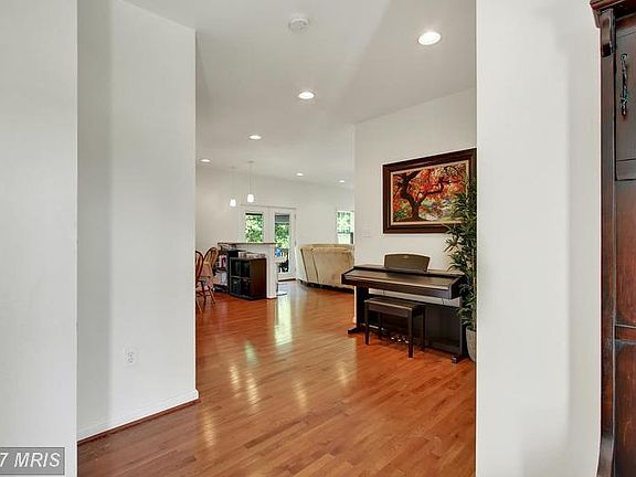 2nd image of 1305 Marigold Ct