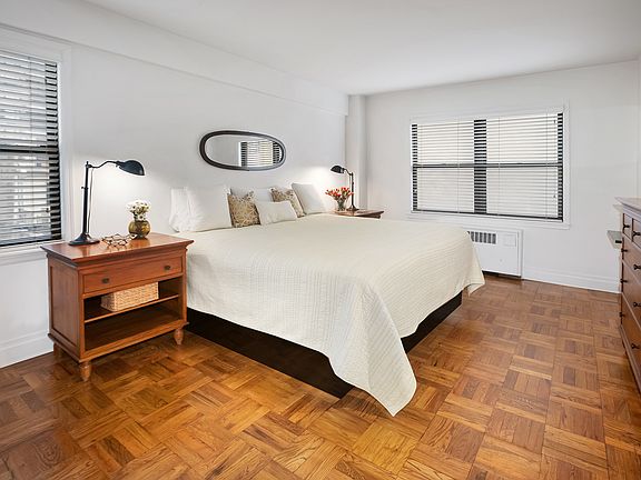 3rd image of 301 E 48th St APT 7A