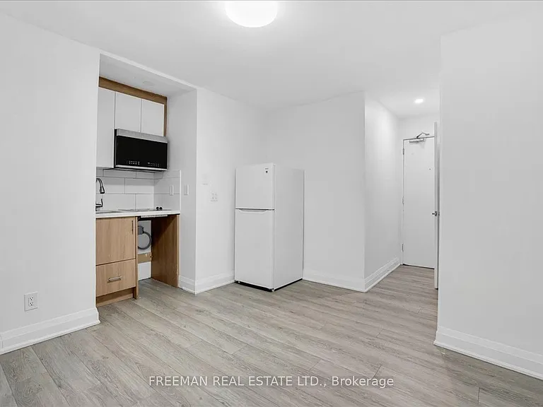 15 Thorburn Ave #104 — Photo 3