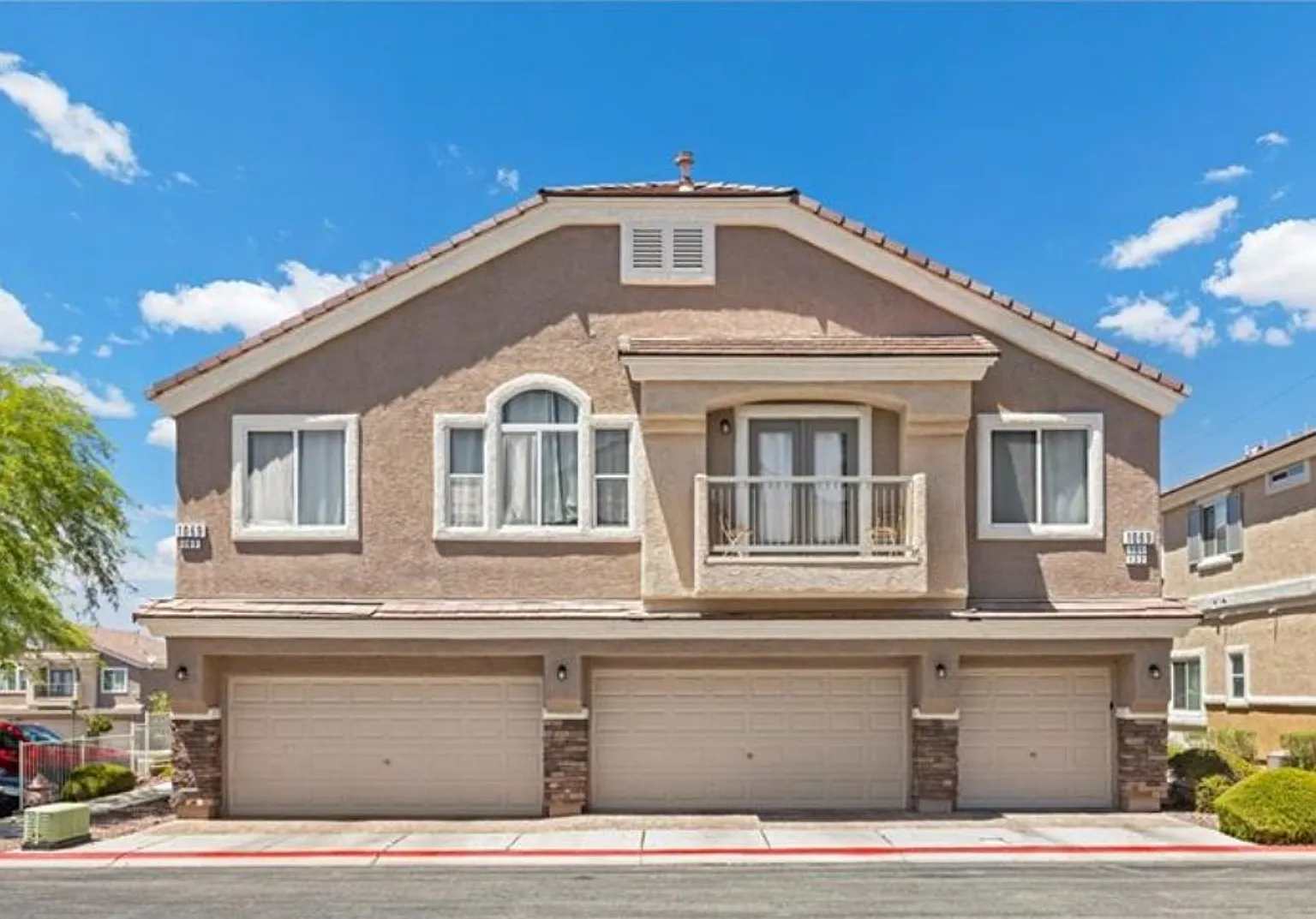 Adorable Townhome located in the Paradise Court Community in Black Mountain. — Photo 1