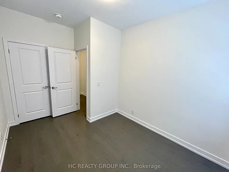 24 Guardhouse Cres — Photo 5