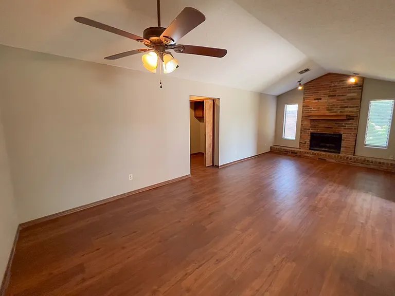 1303 N Fretz Ave — Photo 11