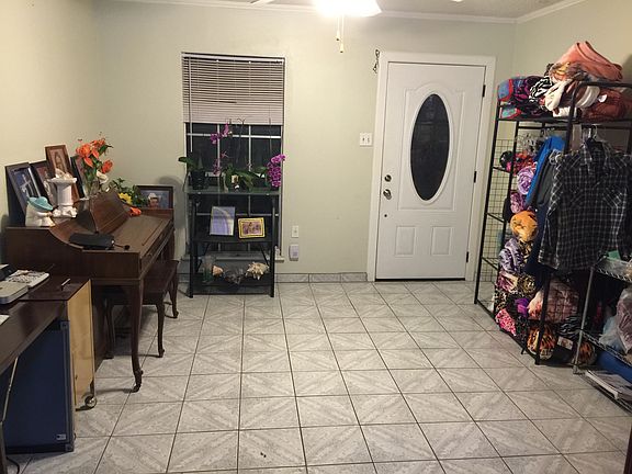 Entry Room/Living Room