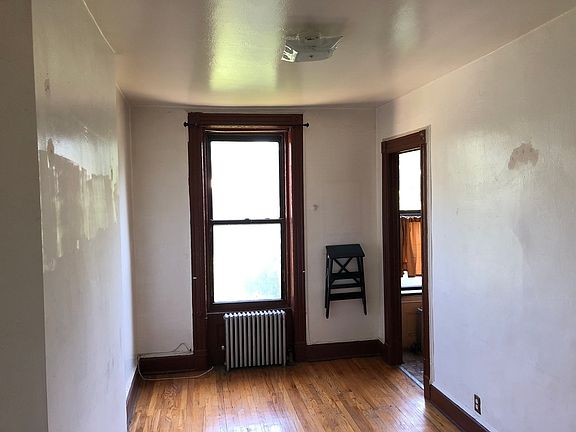 3rd image of 616 Jefferson Ave #3